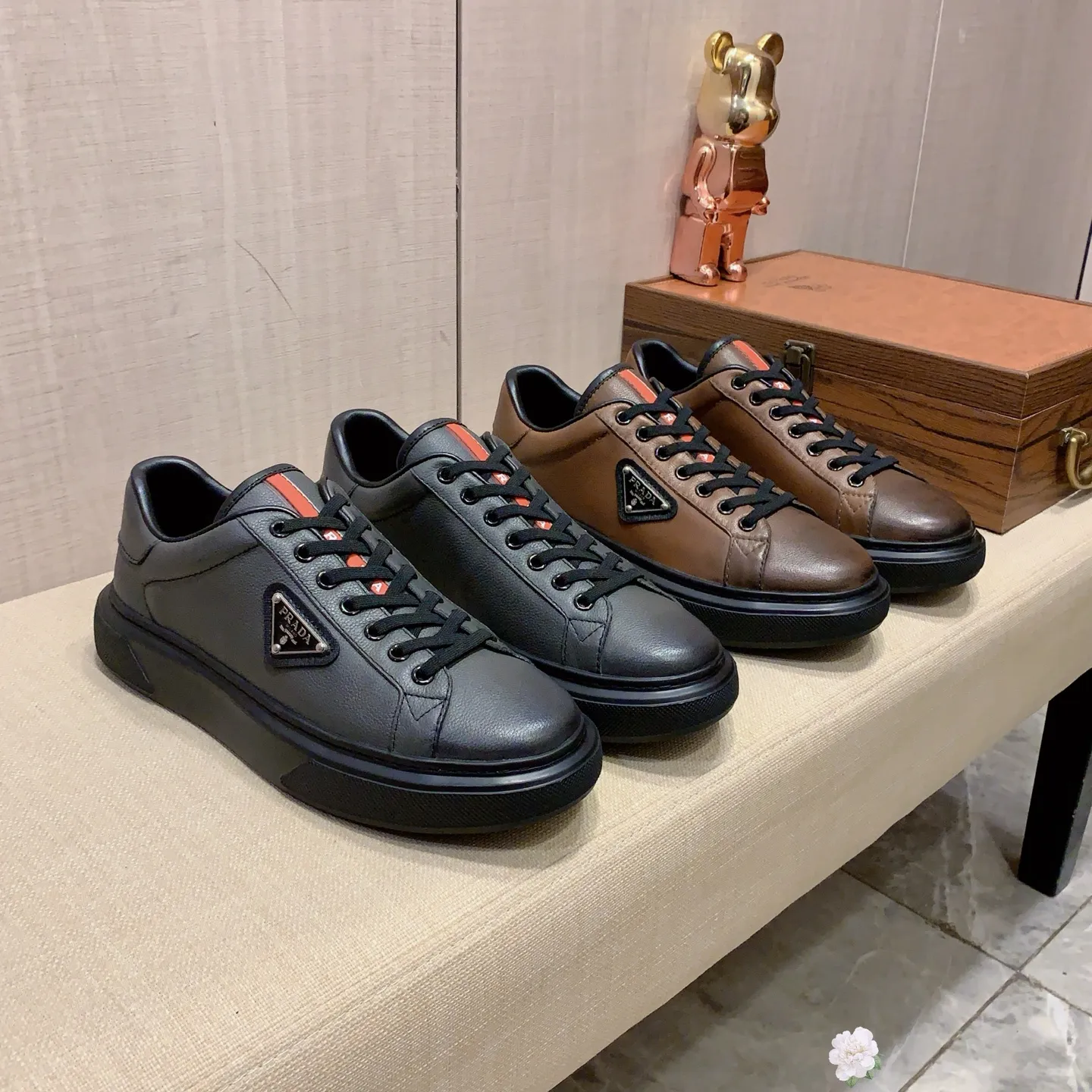 Men's men's shoes💰460💰💰🎩🎩[Lightning][Lightning] "PRADA*" The latest and most popular casual shoes, top brand [seduce] luxury ~ purchasing agency, top ~ quality. [Strong] The upper is made of imported breathable and polished cowhide material ➕ Breathable sheepskin feet (•) with fine workmanship. The original stylish and stylish soft rubber wear-resistant and non-slip outsole is light and comfortable on the feet. The real thing looks better when taken in real life. 0186: code: 38-44, 2️⃣ colors selected